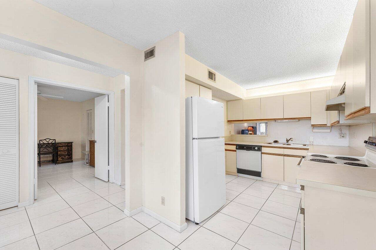 10118 Mangrove Drive # 104, Boynton Beach FL 33437 photo 4