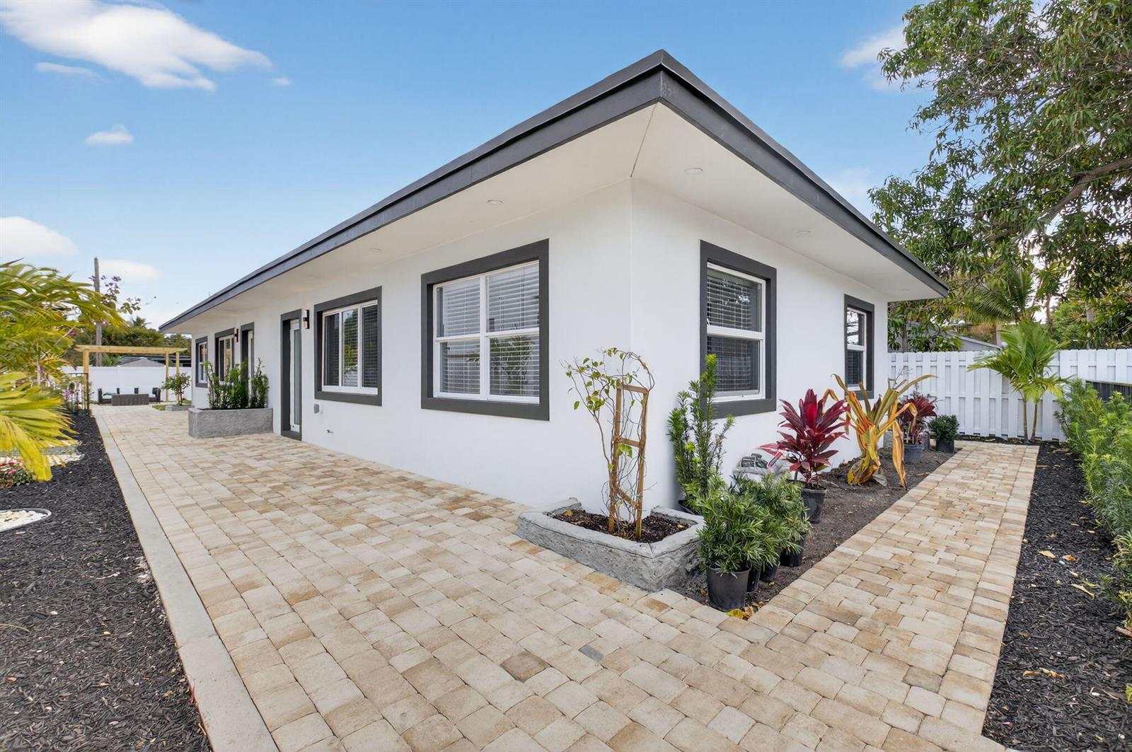 341 SE 3rd Avenue, Delray Beach FL 33483