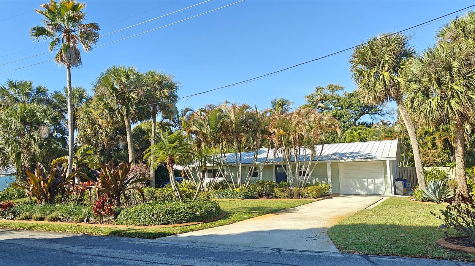 282 SE Edgewood Drive, Stuart FL 34996 photo 2