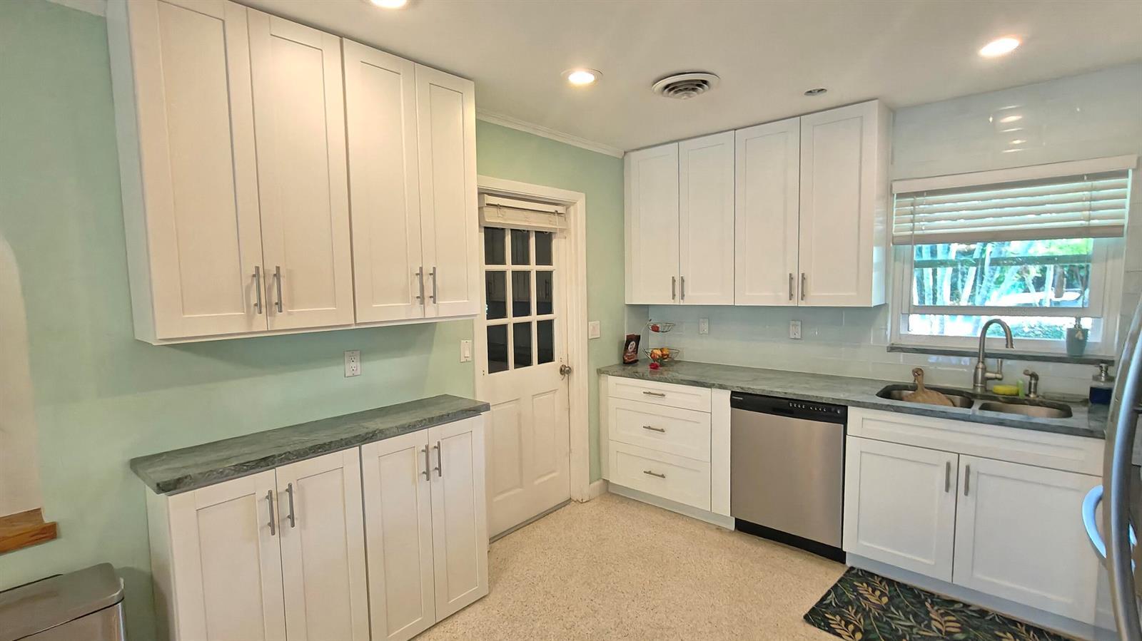 282 SE Edgewood Drive, Stuart FL 34996 photo 4