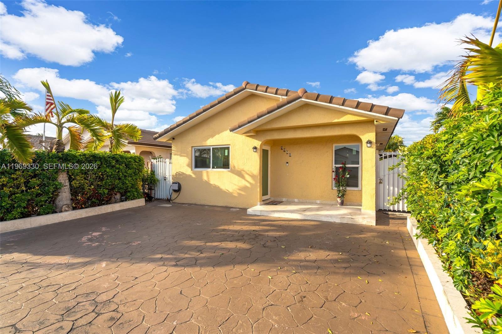 2775 W 71st Pl, Hialeah FL 33016 photo 3