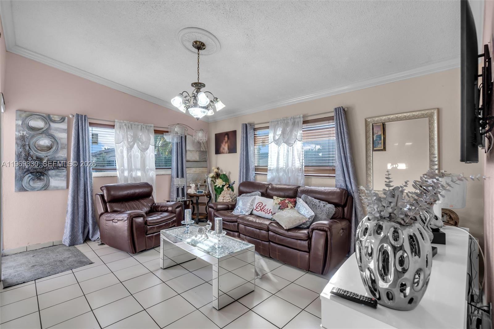 2775 W 71st Pl, Hialeah FL 33016 photo 5