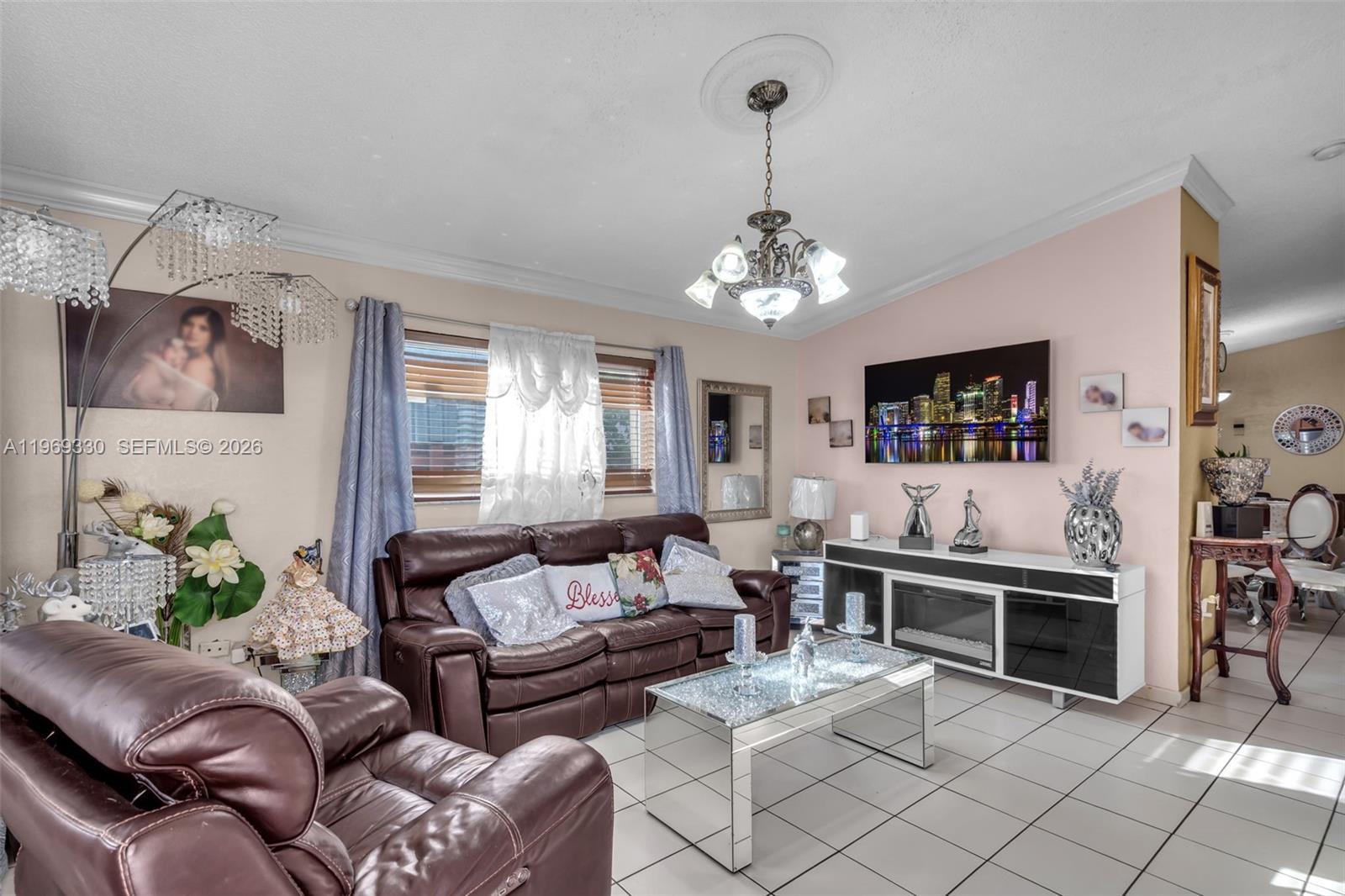 2775 W 71st Pl, Hialeah FL 33016 photo 4