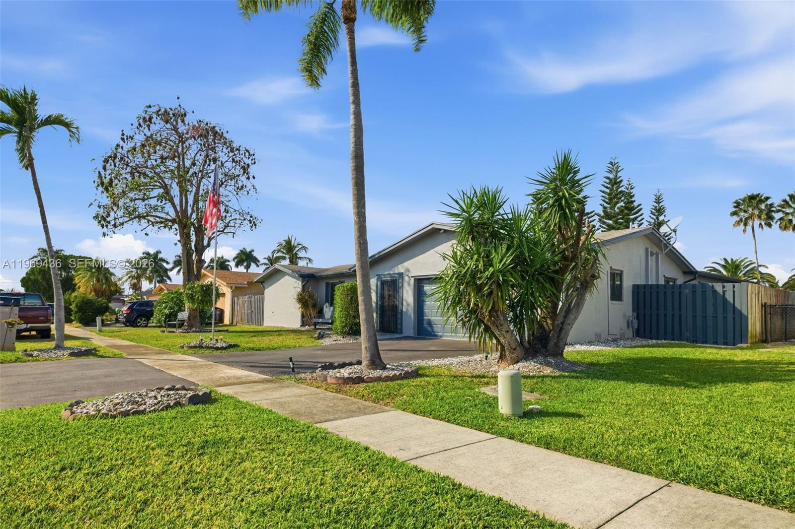 11435 NW 41st St, Sunrise FL 33323 photo 2