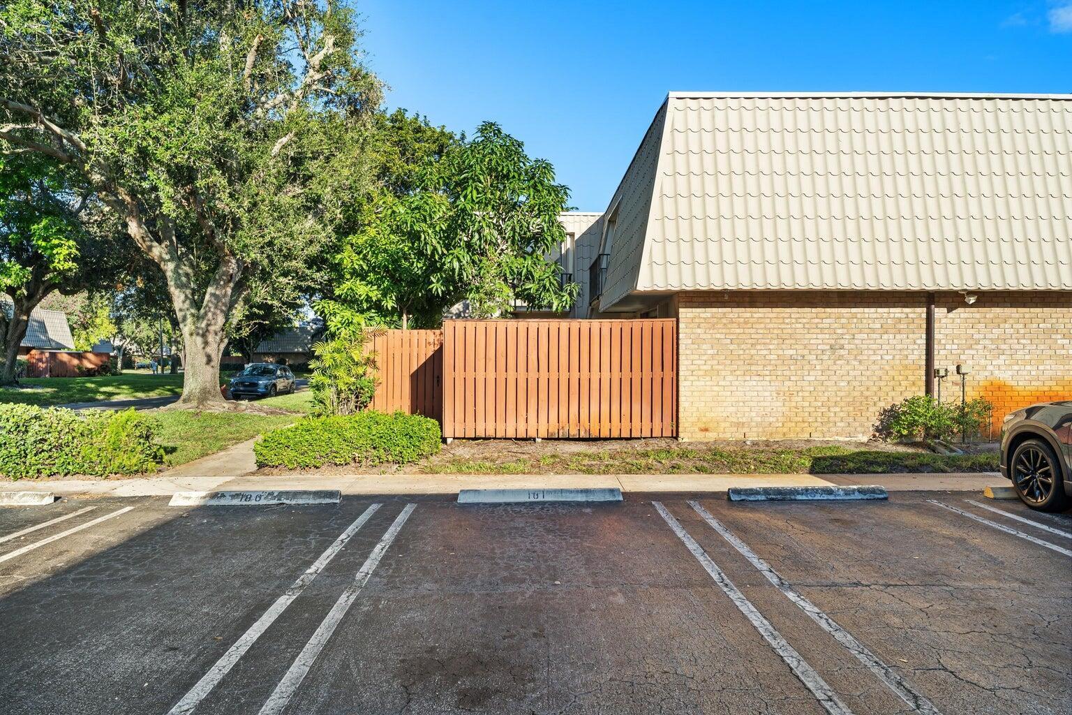 1700 Embassy Drive # 708, West Palm Beach FL 33401