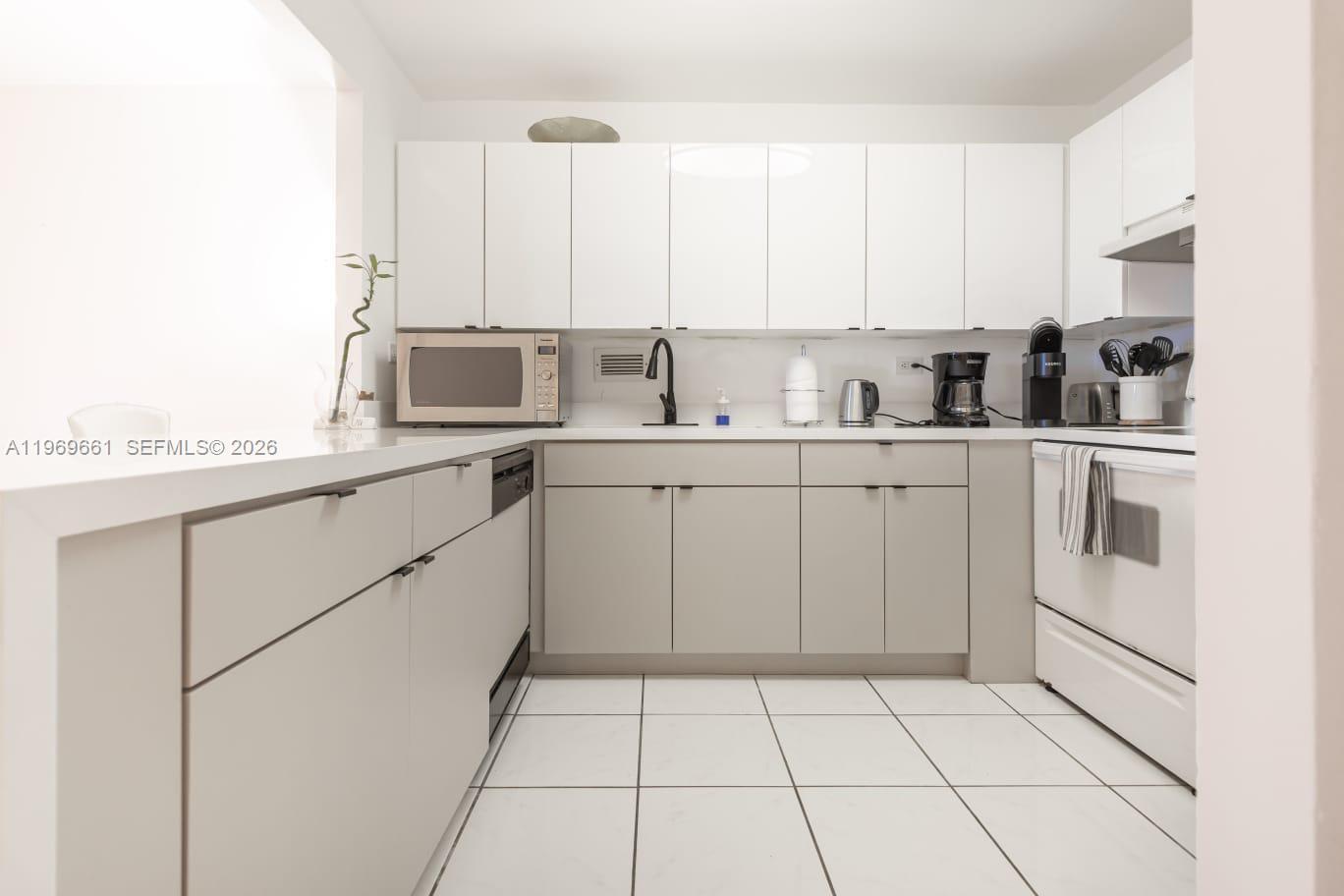 2301 Collins Ave # 423, Miami FL 33139 photo 4