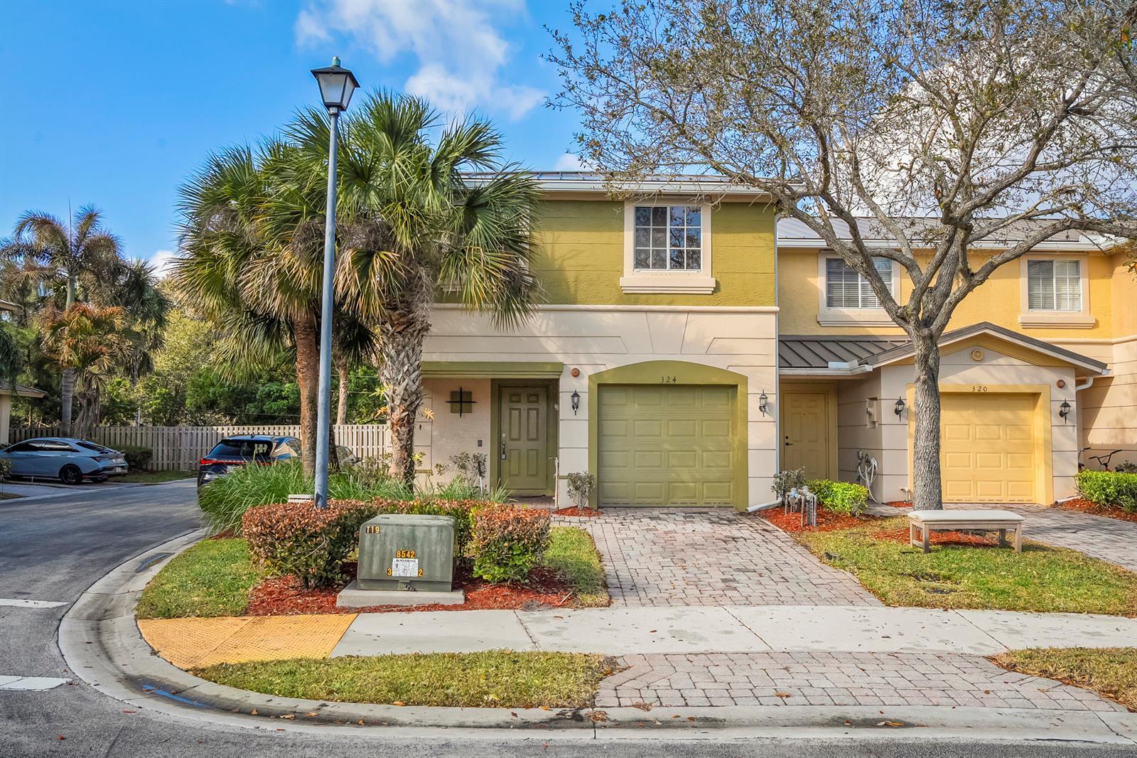 324 SE Bloxham Way, Stuart FL 34997 photo 2
