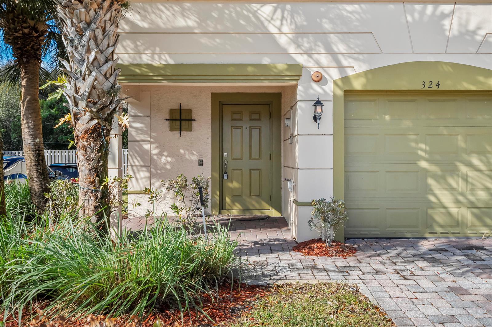 324 SE Bloxham Way, Stuart FL 34997 photo 3