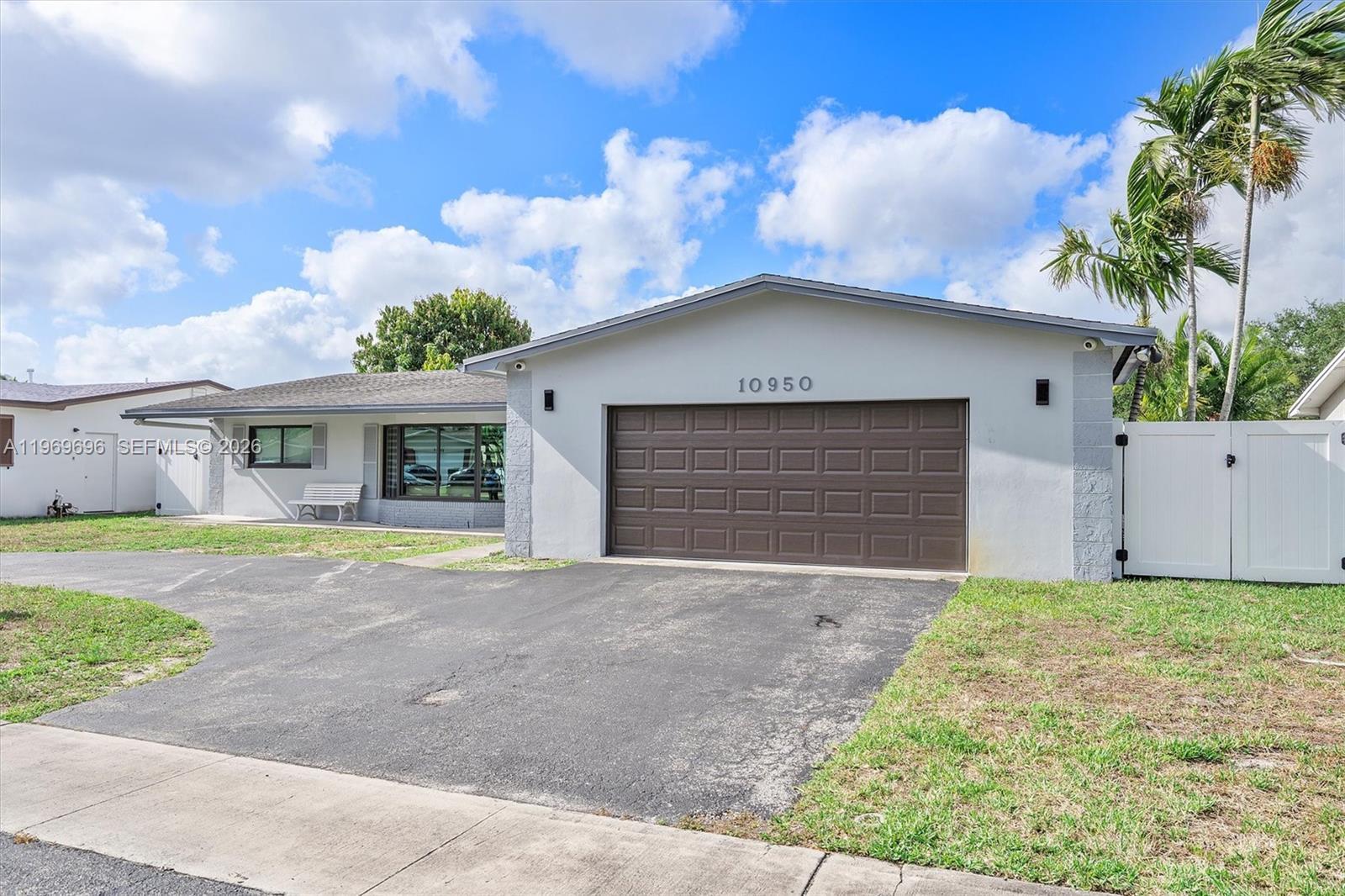 10950 NW 16th Ct, Pembroke Pines FL 33026 photo 3