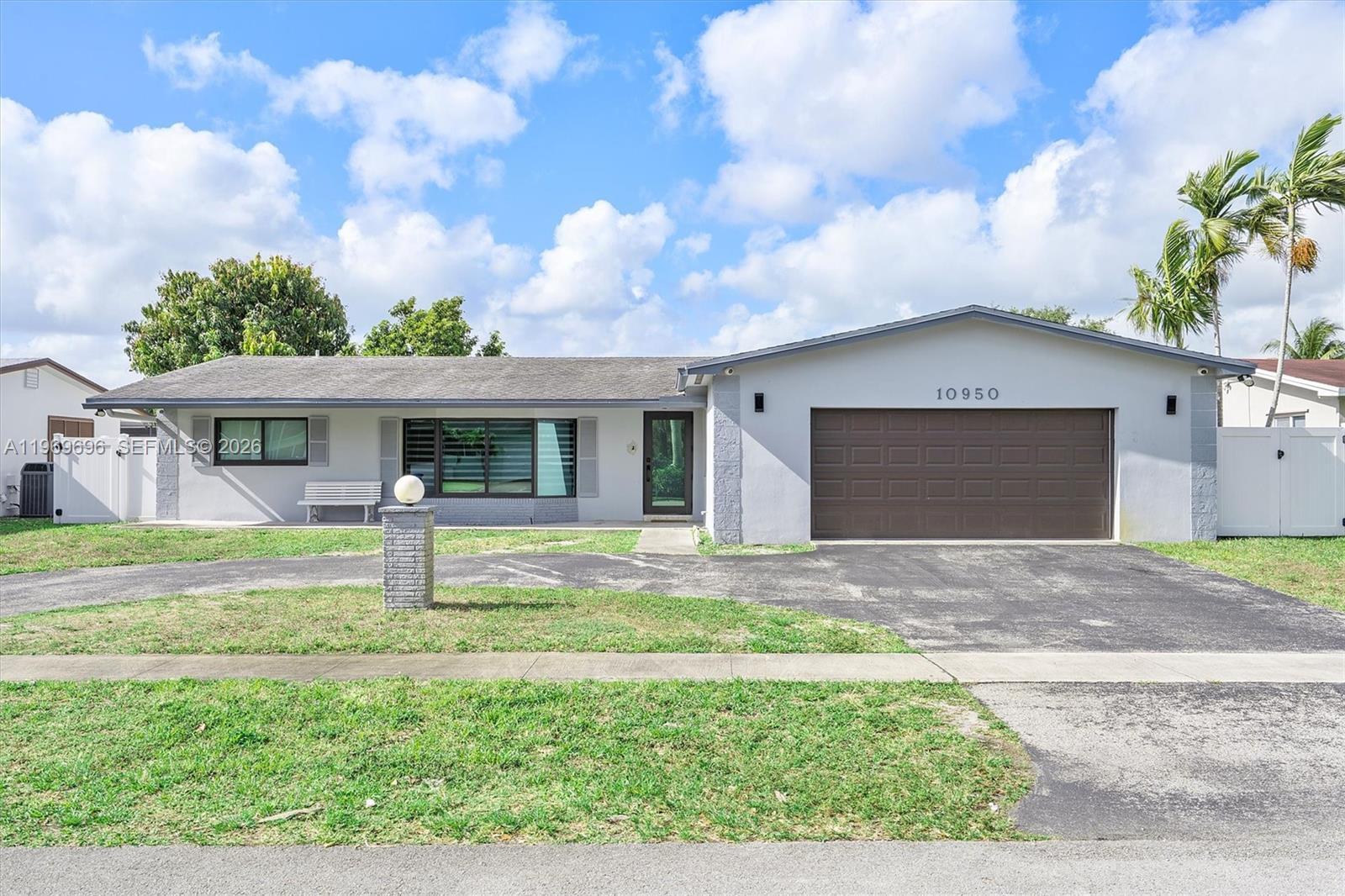10950 NW 16th Ct, Pembroke Pines FL 33026