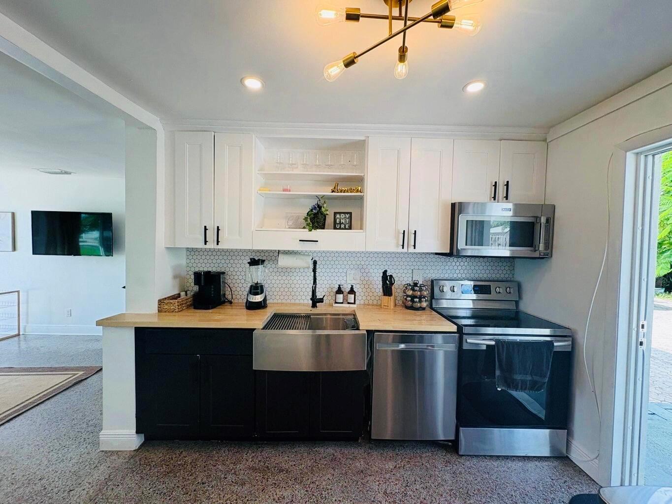 2711 NE 11th Terrace, Pompano Beach FL 33064 photo 3