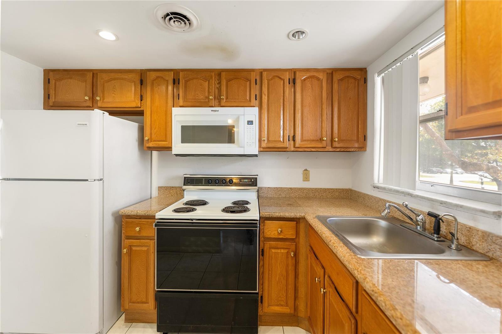 8081 N Sunrise Lakes Drive # 203, Sunrise FL 33322 photo 4