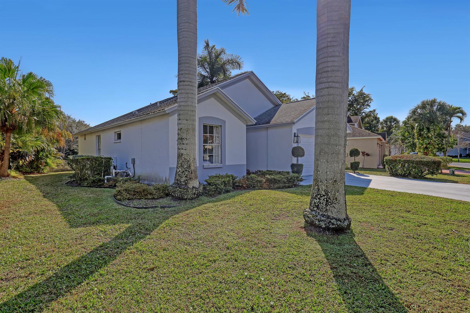 357 Hammocks Trail, FL 33413 photo 3