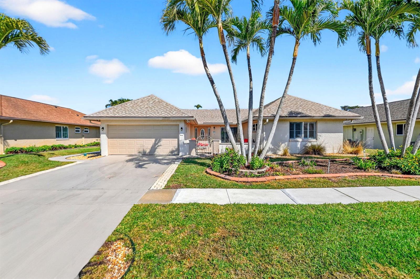 10265 Greentrail Drive N, Boynton Beach FL 33436 photo 2