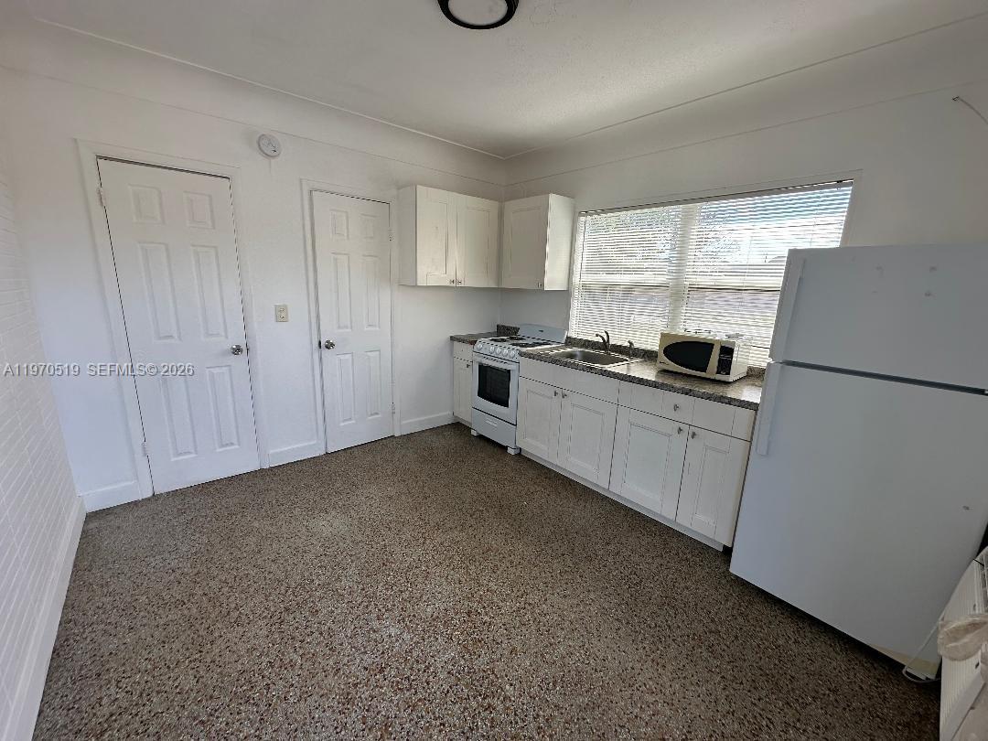 186 NW 1st St # 3, Homestead FL 33030 photo 2