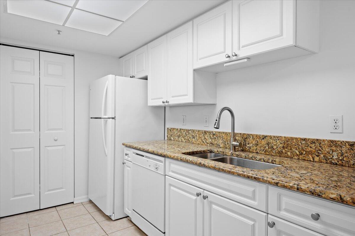 200 Crestwood Court N # 211, Royal Palm Beach FL 33411 photo 2