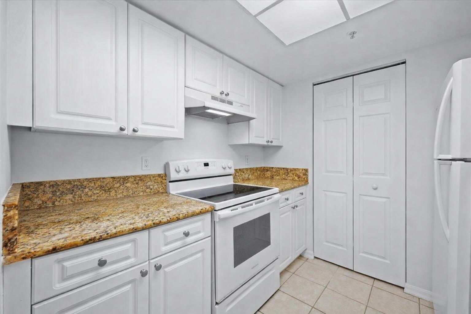 200 Crestwood Court N # 211, Royal Palm Beach FL 33411
