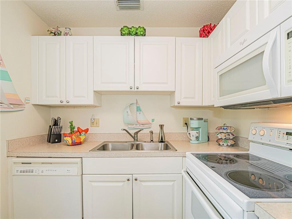 12 Vista Palm Lane # 103, Vero Beach FL 32962 photo 4