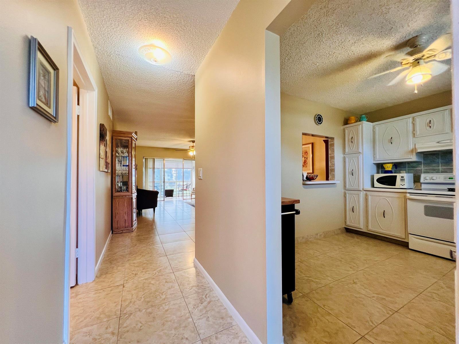 203 Oxford 500, West Palm Beach FL 33417 photo 2