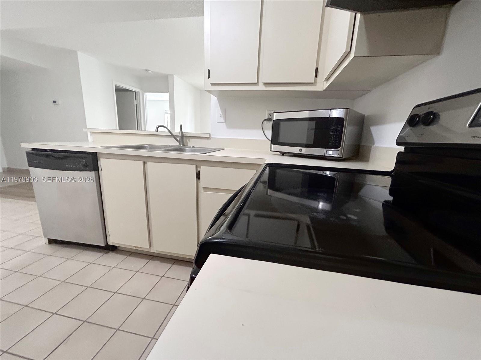 400 W Palm Cir W # 201, Pembroke Pines FL 33025 photo 4