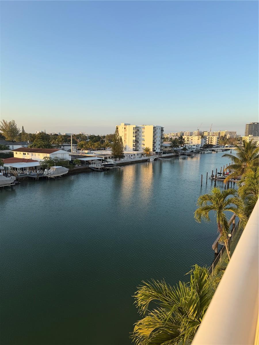 7900 Tatum Waterway Dr # 506, Miami Beach FL 33141
