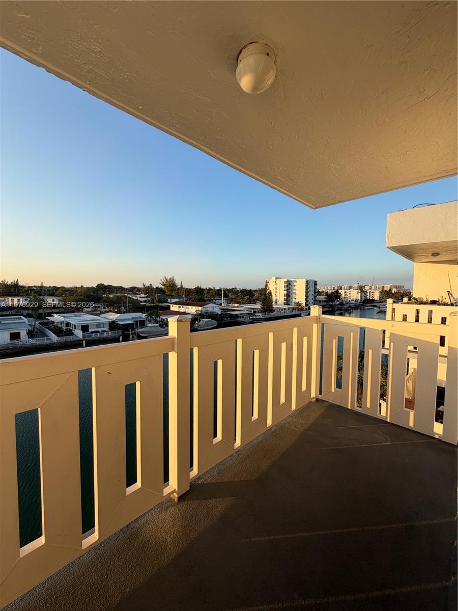 7900 Tatum Waterway Dr # 506, Miami Beach FL 33141 photo 4