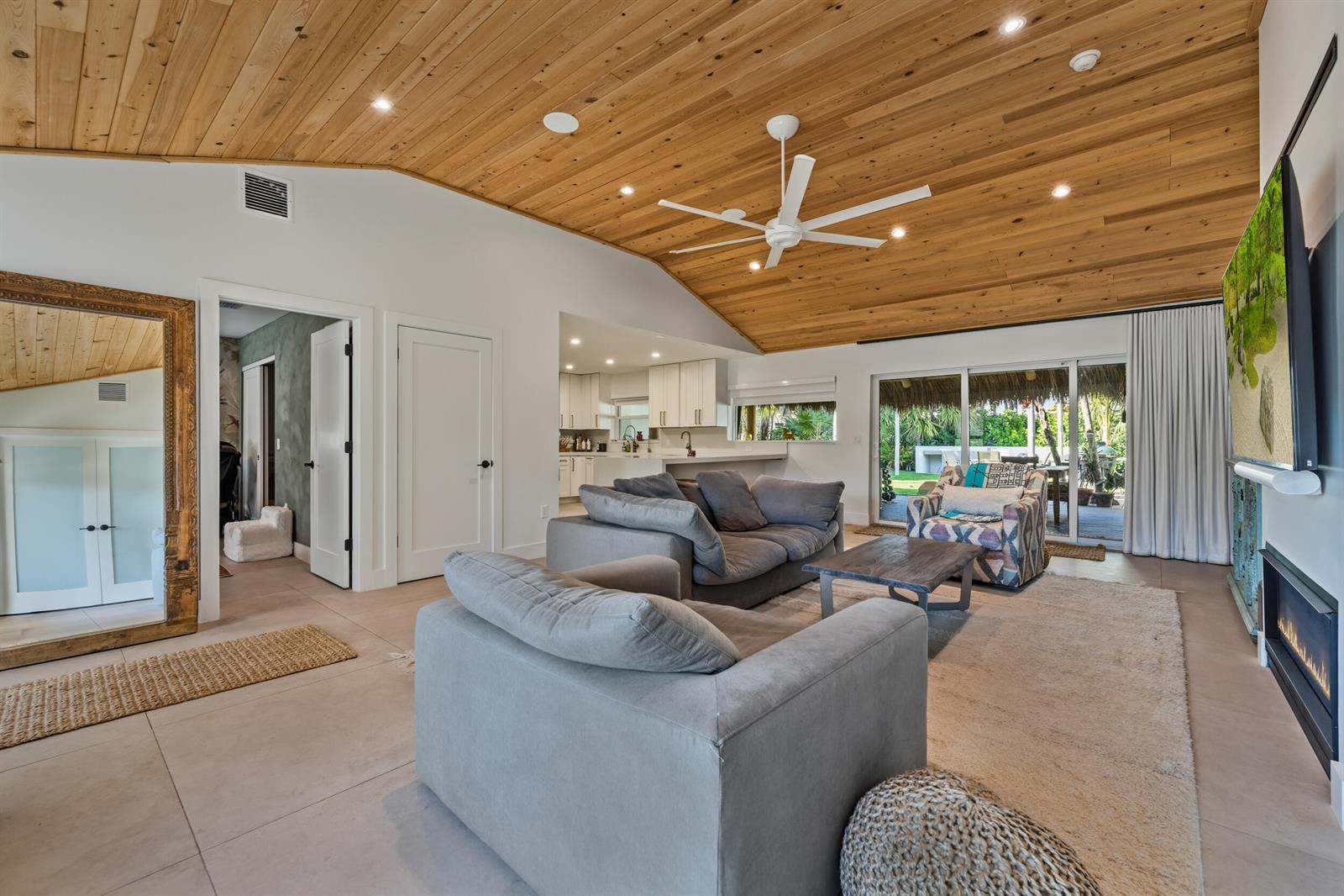125 Cascade Lane, Palm Beach Shores FL 33404 photo 4