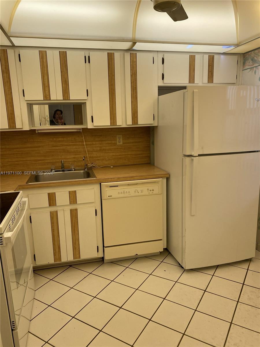 8201 Byron Ave # 405, Miami Beach FL 33141 photo 4