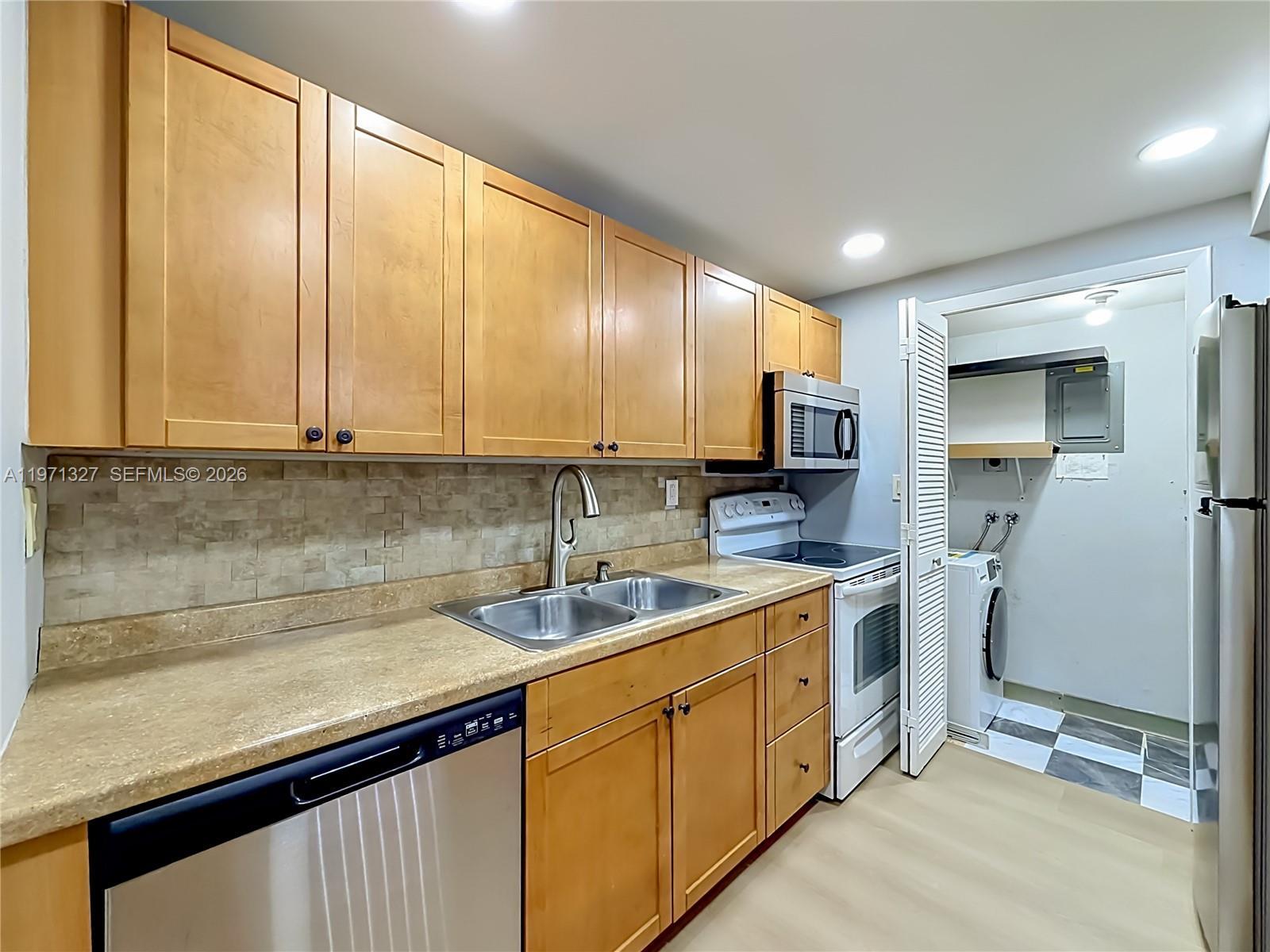 210 Lakeview Dr # 306, Weston FL 33326 photo 5