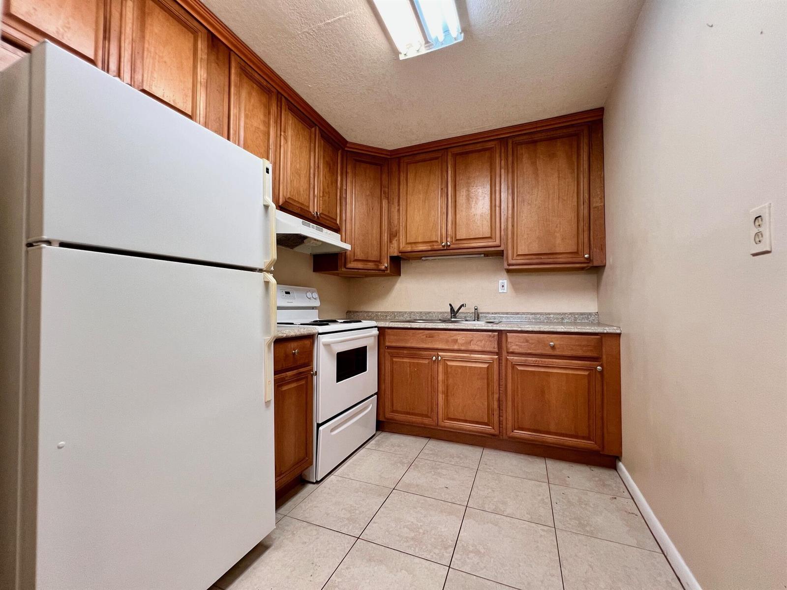240 Bedford J, West Palm Beach FL 33417 photo 3
