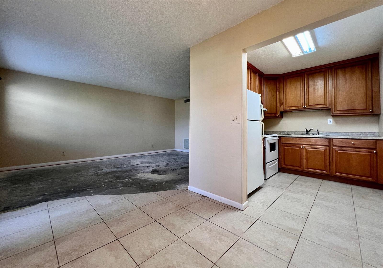 240 Bedford J, West Palm Beach FL 33417 photo 4