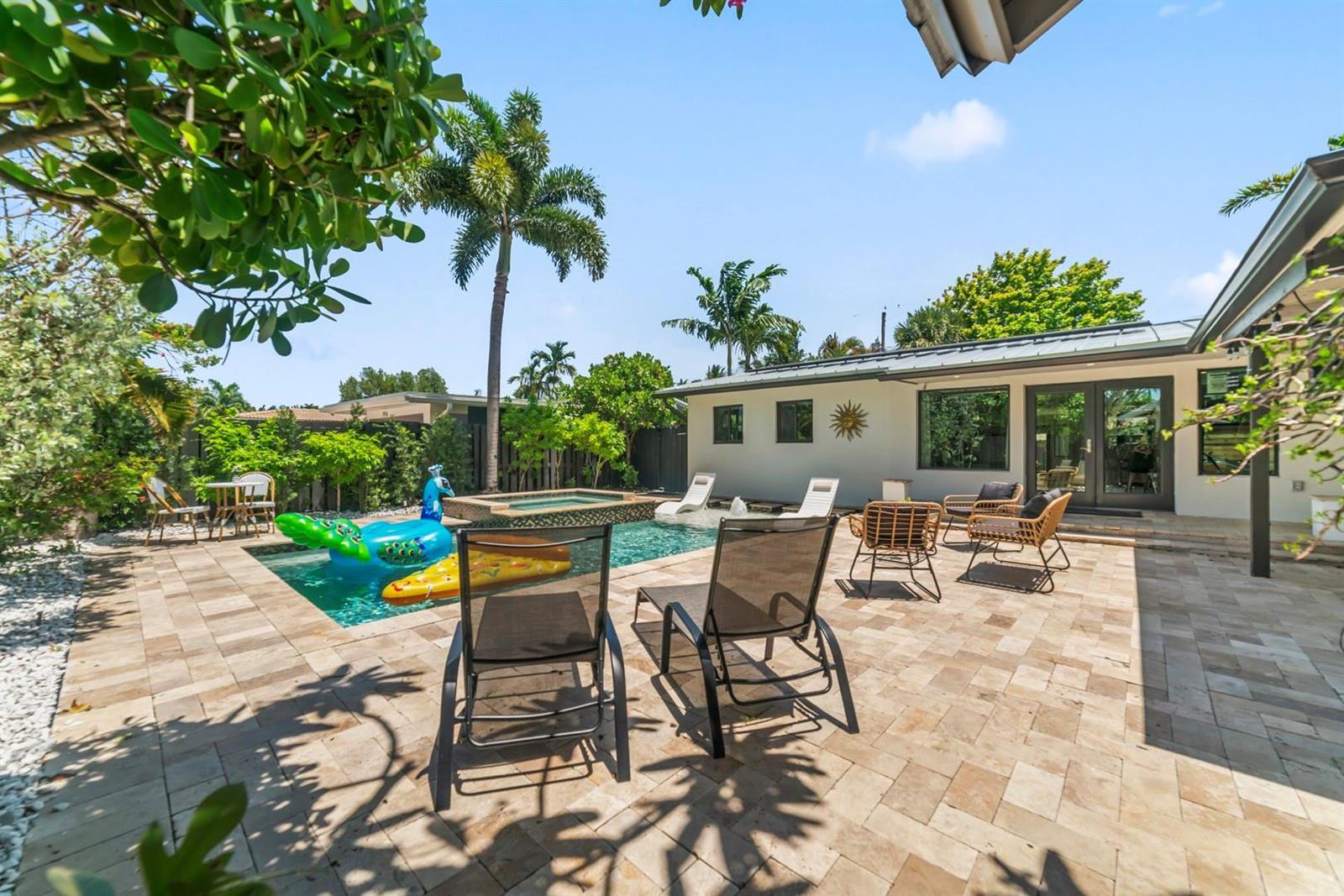 1908 NE 27th Street, Wilton Manors FL 33306 photo 2