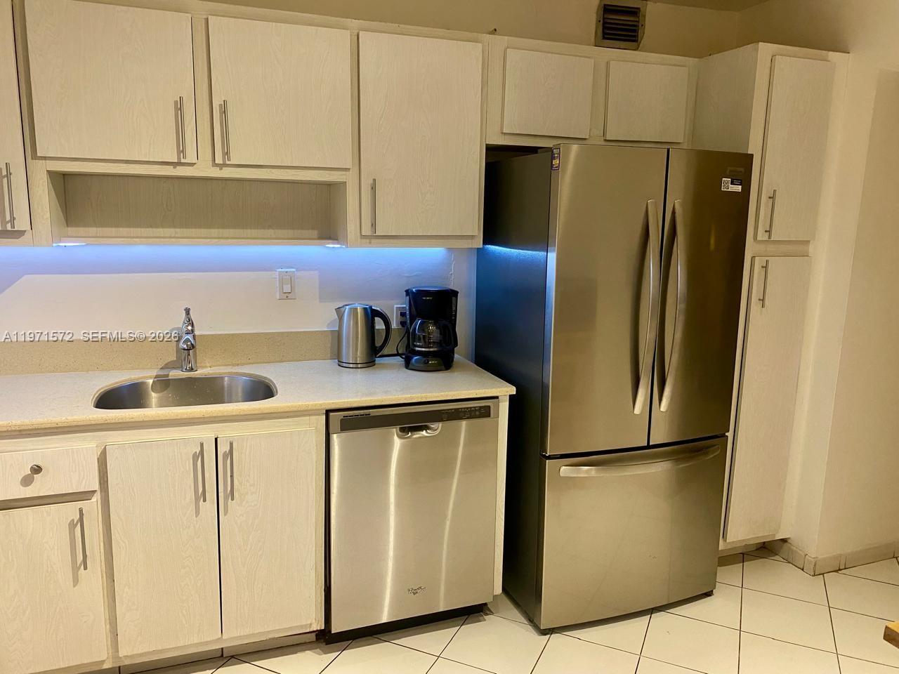 100 Bayview Dr # 516, Sunny Isles Beach FL 33160 photo 3