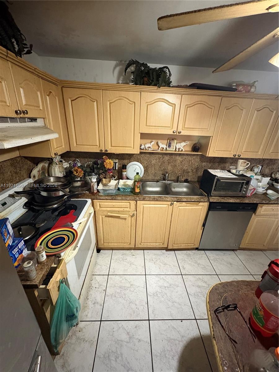 1401 NE 191st St # D204, Miami FL 33179 photo 2
