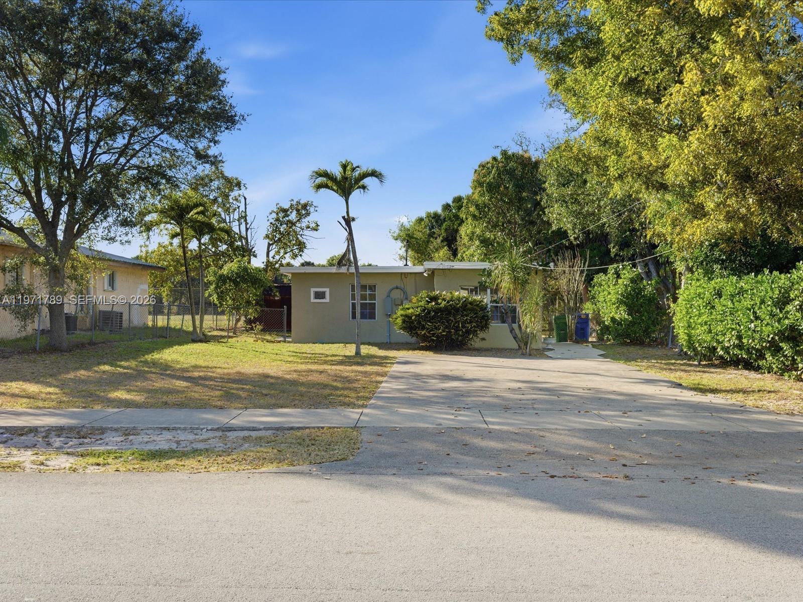 1561 SW 44th Ter, Fort Lauderdale FL 33317 photo 2
