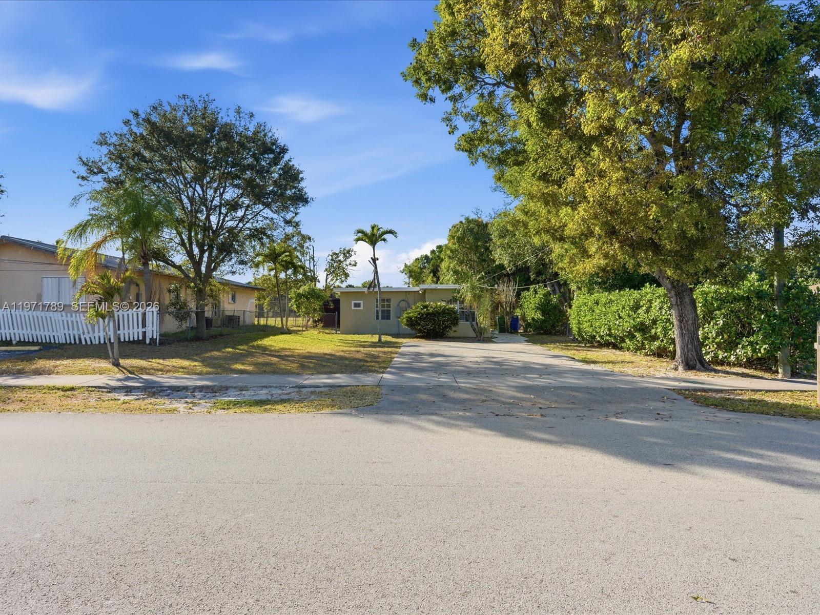 1561 SW 44th Ter, Fort Lauderdale FL 33317 photo 3