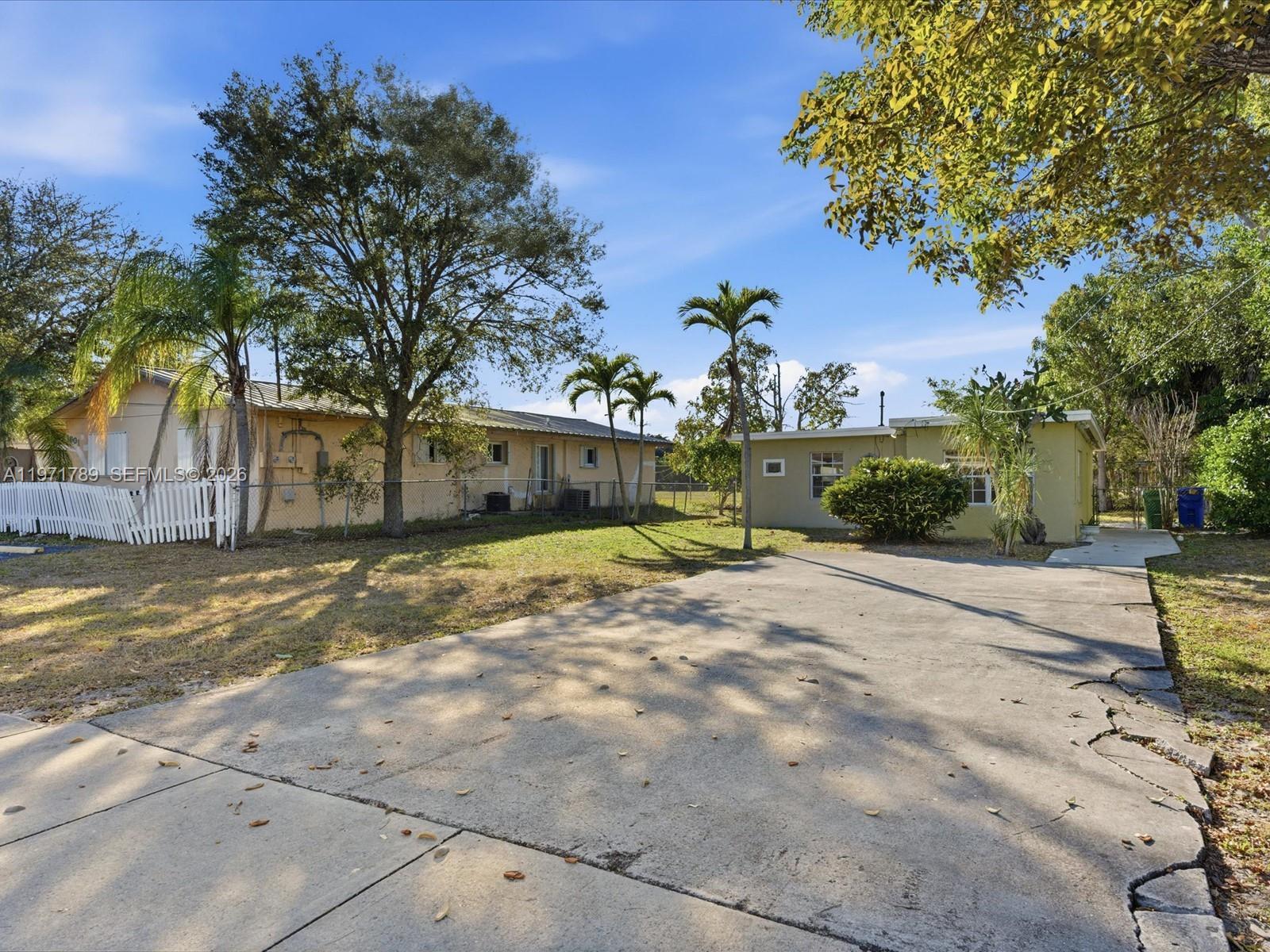 1561 SW 44th Ter, Fort Lauderdale FL 33317 photo 5