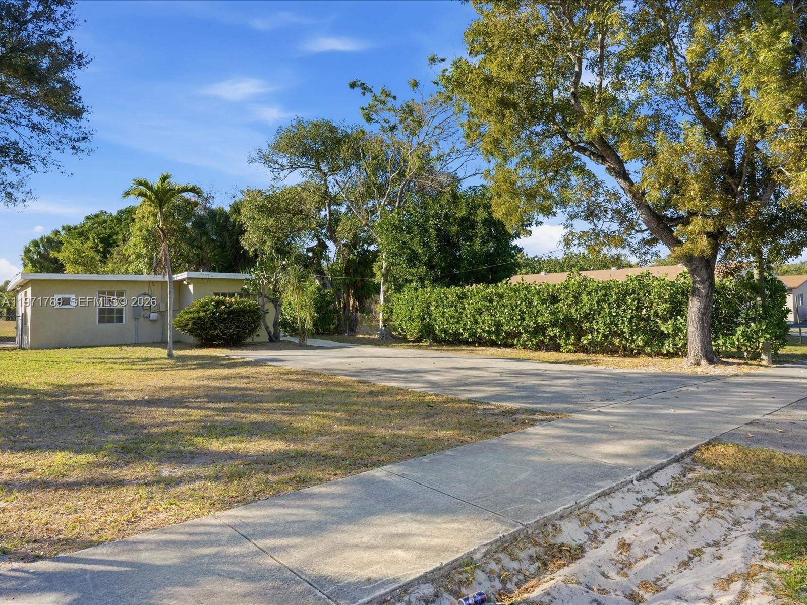 1561 SW 44th Ter, Fort Lauderdale FL 33317 photo 4