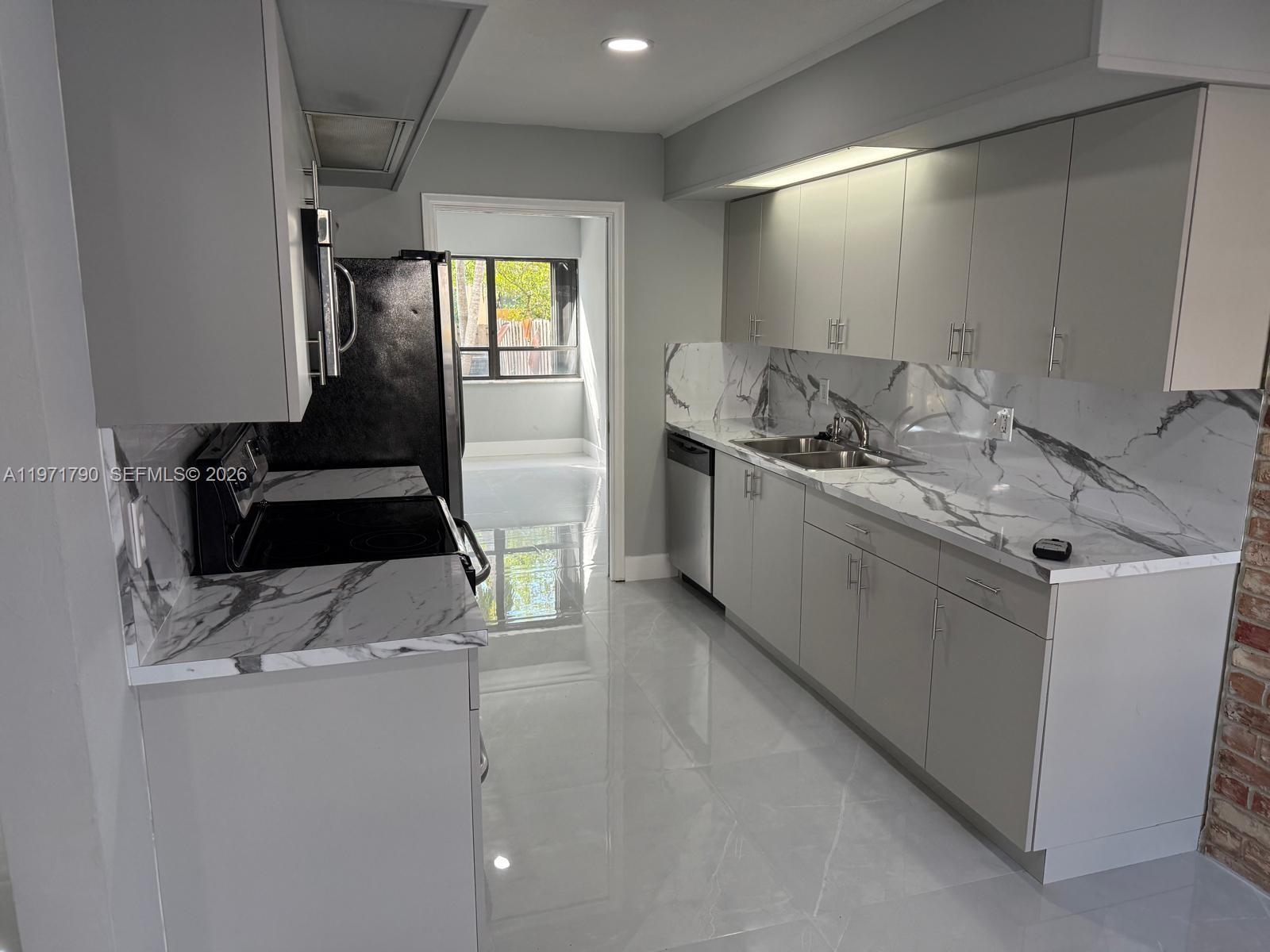2700 N 34th Ave # I, Hollywood FL 33021 photo 4