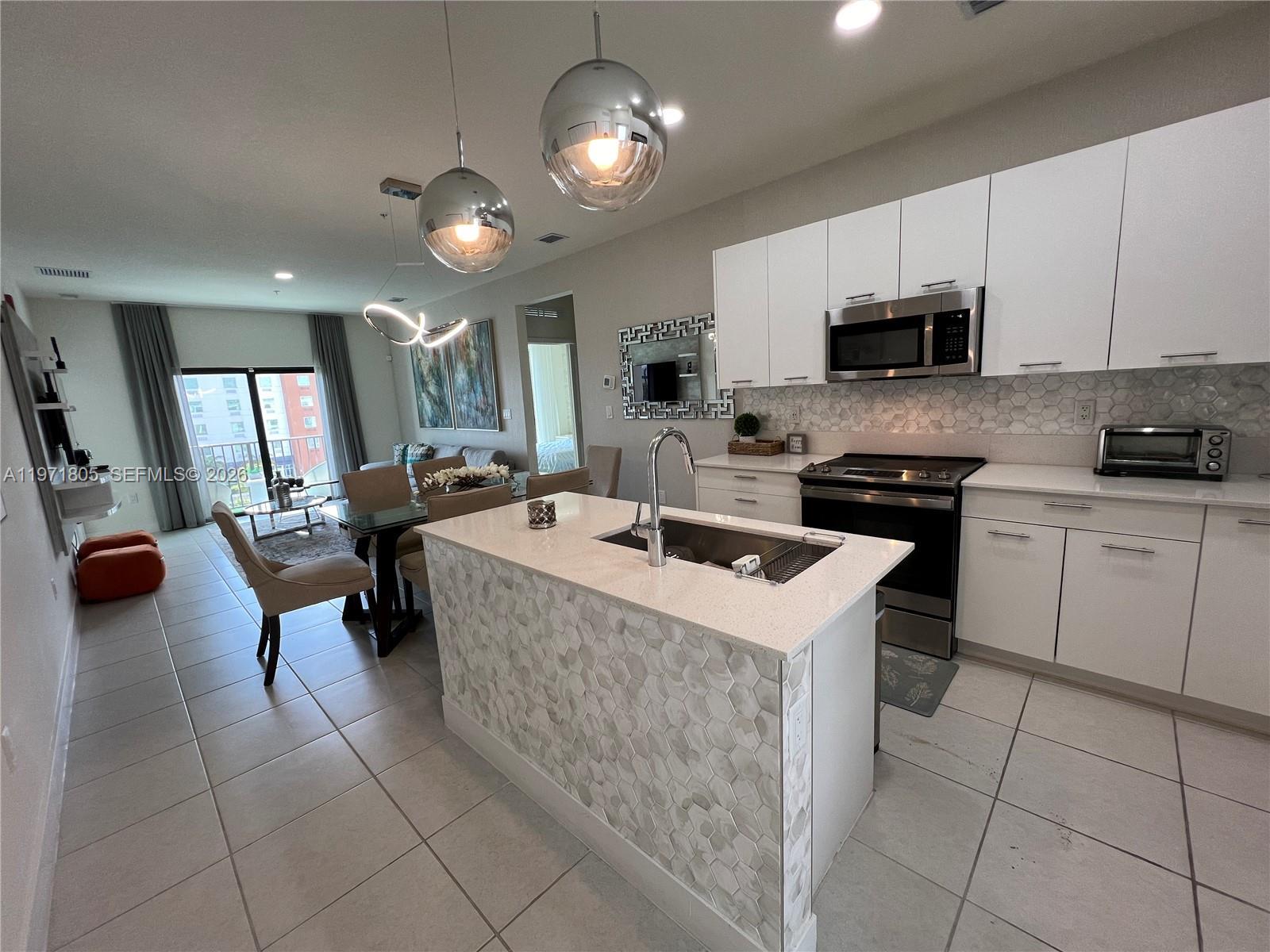 8001 NW 41ST ST # 406, Doral FL 33166