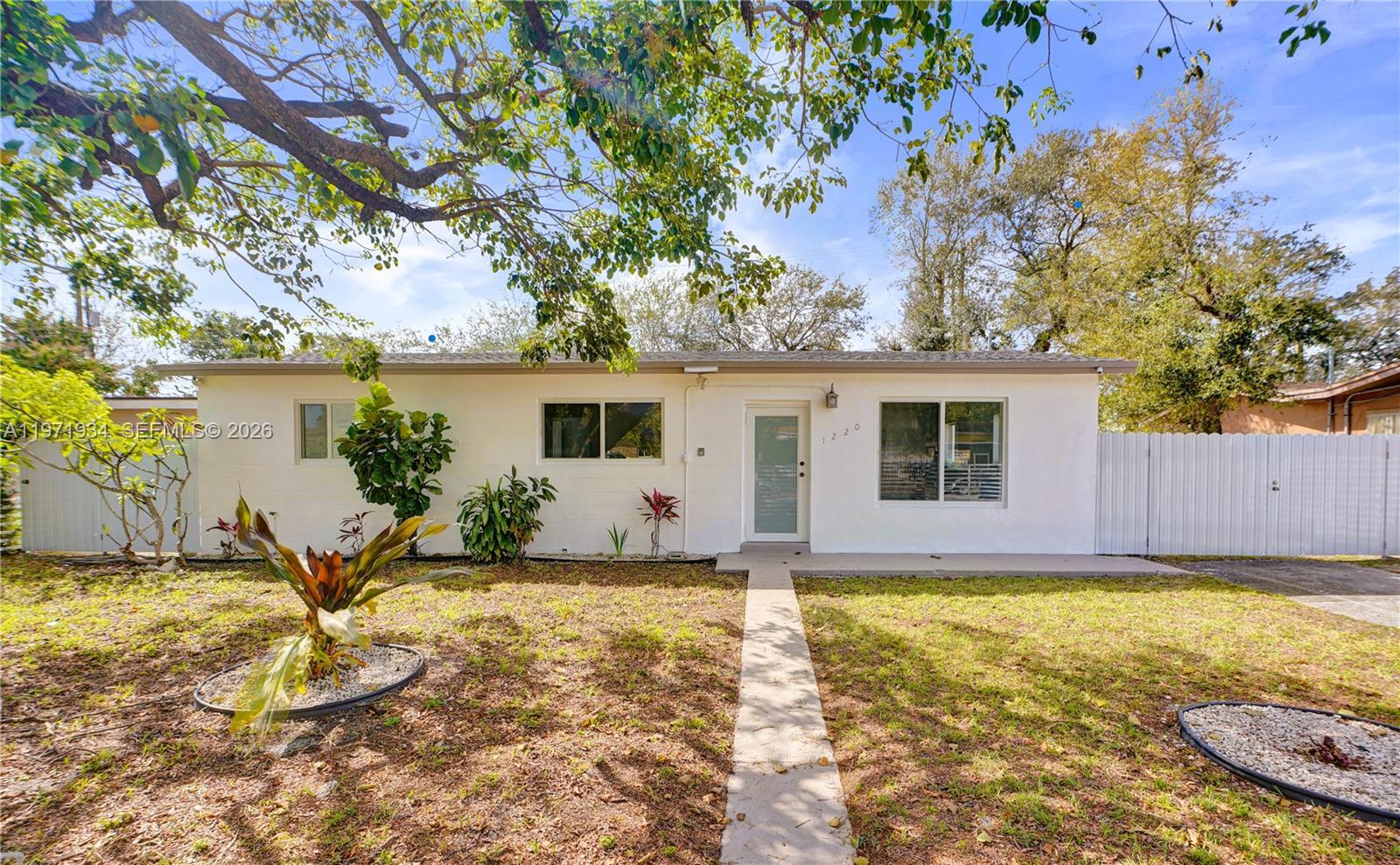 1220 NE 206th St, Miami FL 33179 photo 2