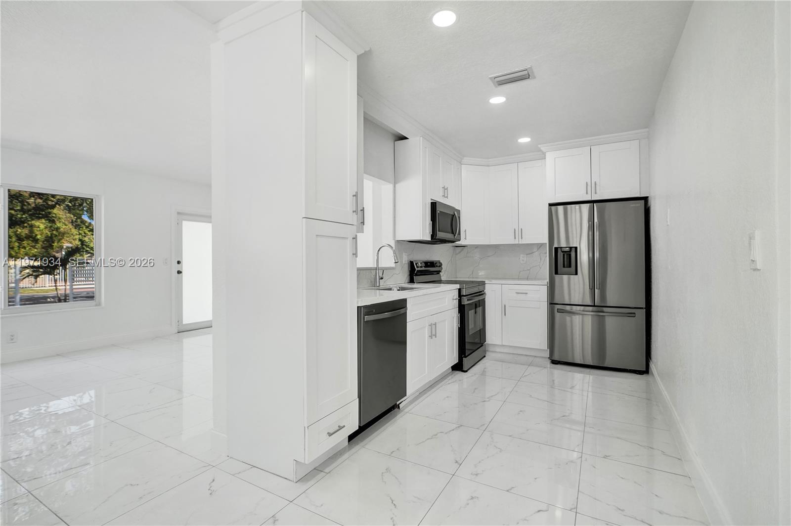 1220 NE 206th St, Miami FL 33179 photo 4