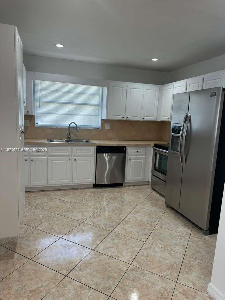 208 SW 2nd Ave, Hallandale Beach FL 33009 photo 4