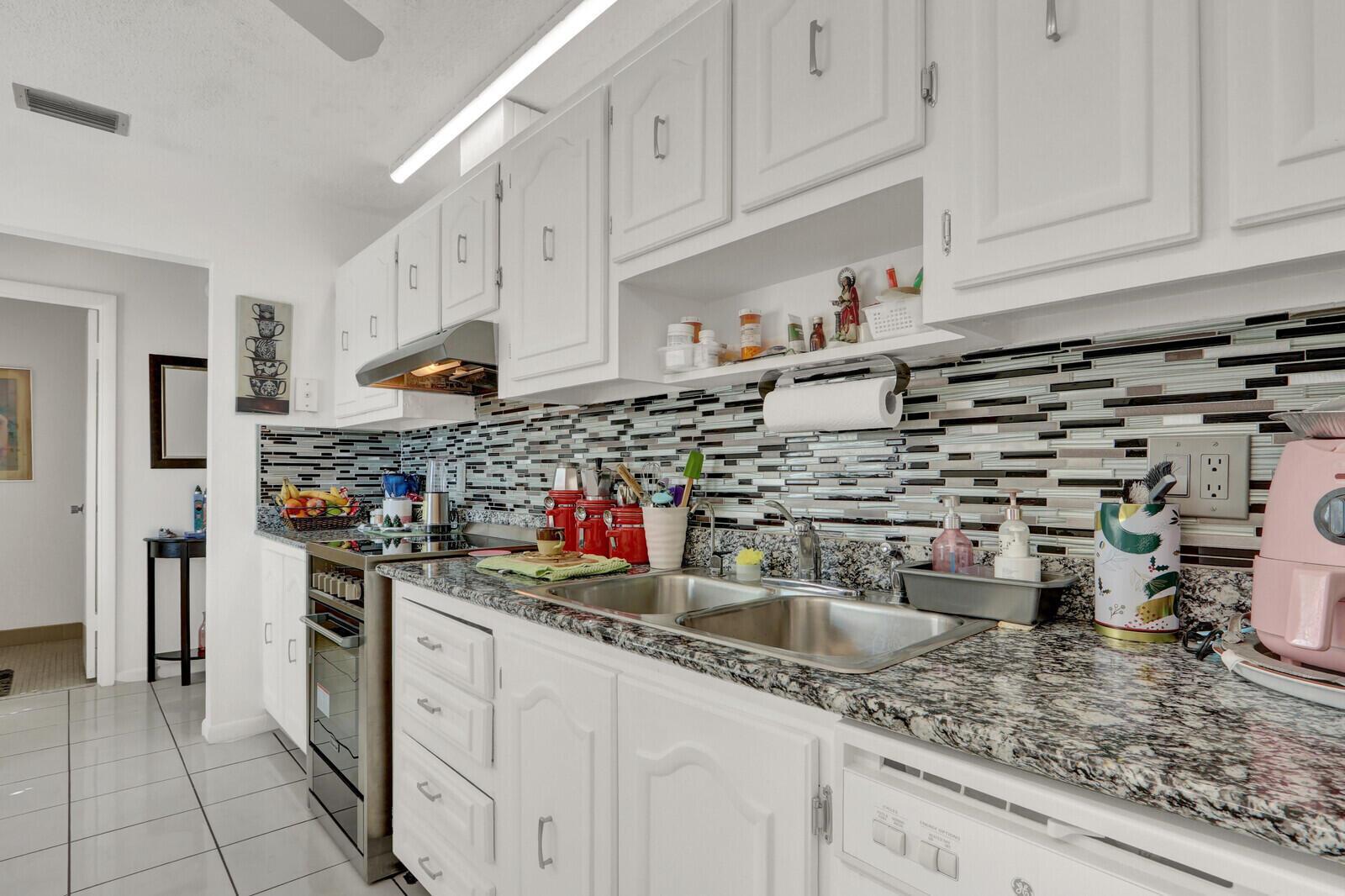 615 Laconia Circle # A, Lake Worth FL 33467 photo 4