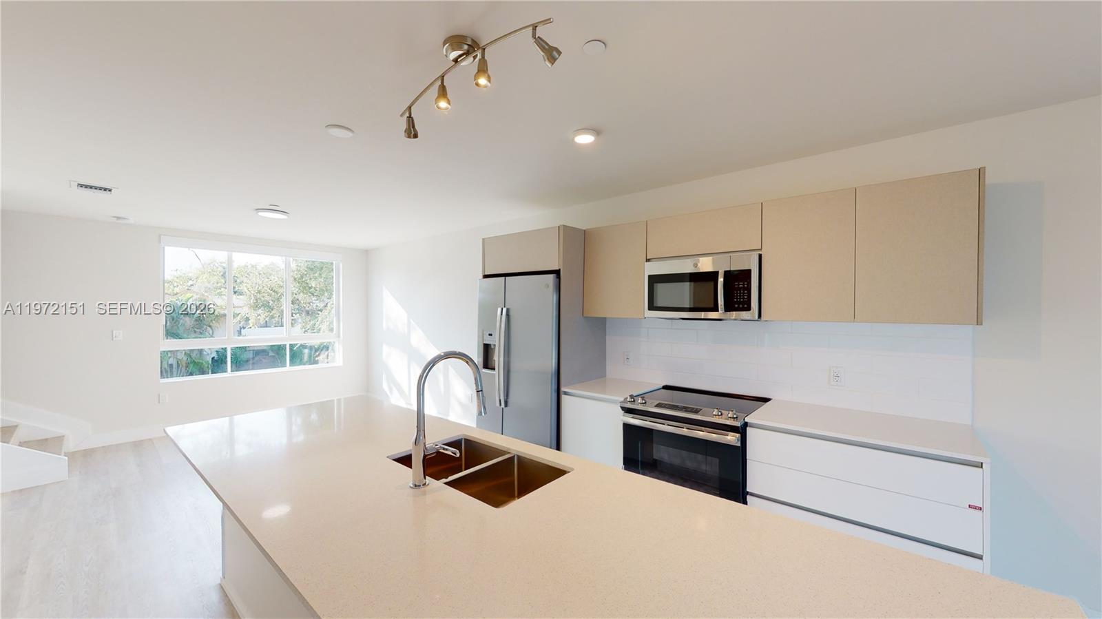 2555 NE 193rd St # 2224, Miami FL 33180 photo 3