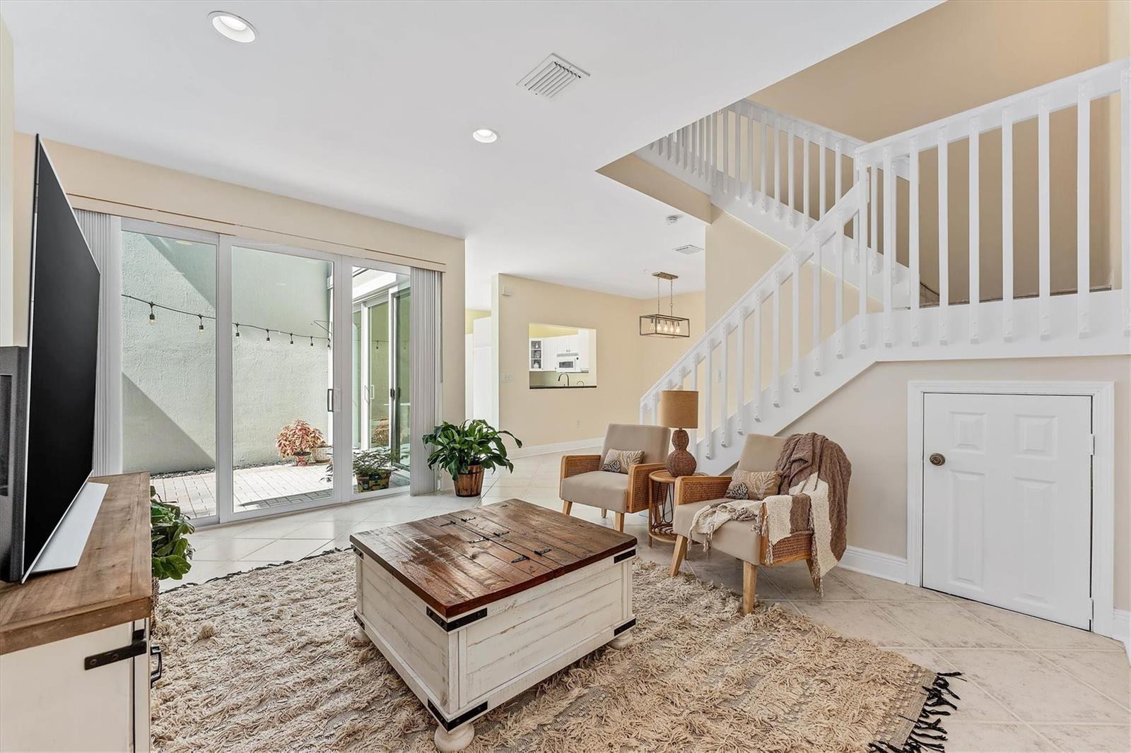 1135 Buttonwood Lane, Hollywood FL 33019 photo 4