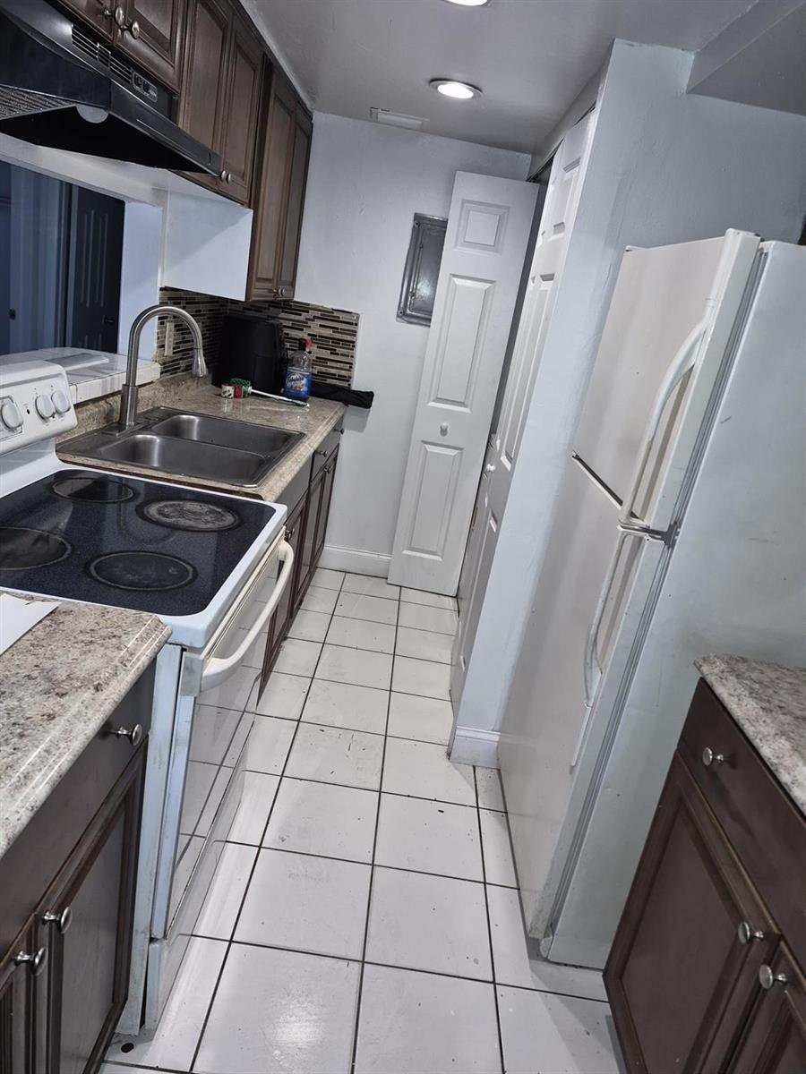 4455 Treehouse Lane # 15B, Fort Lauderdale FL 33319 photo 2