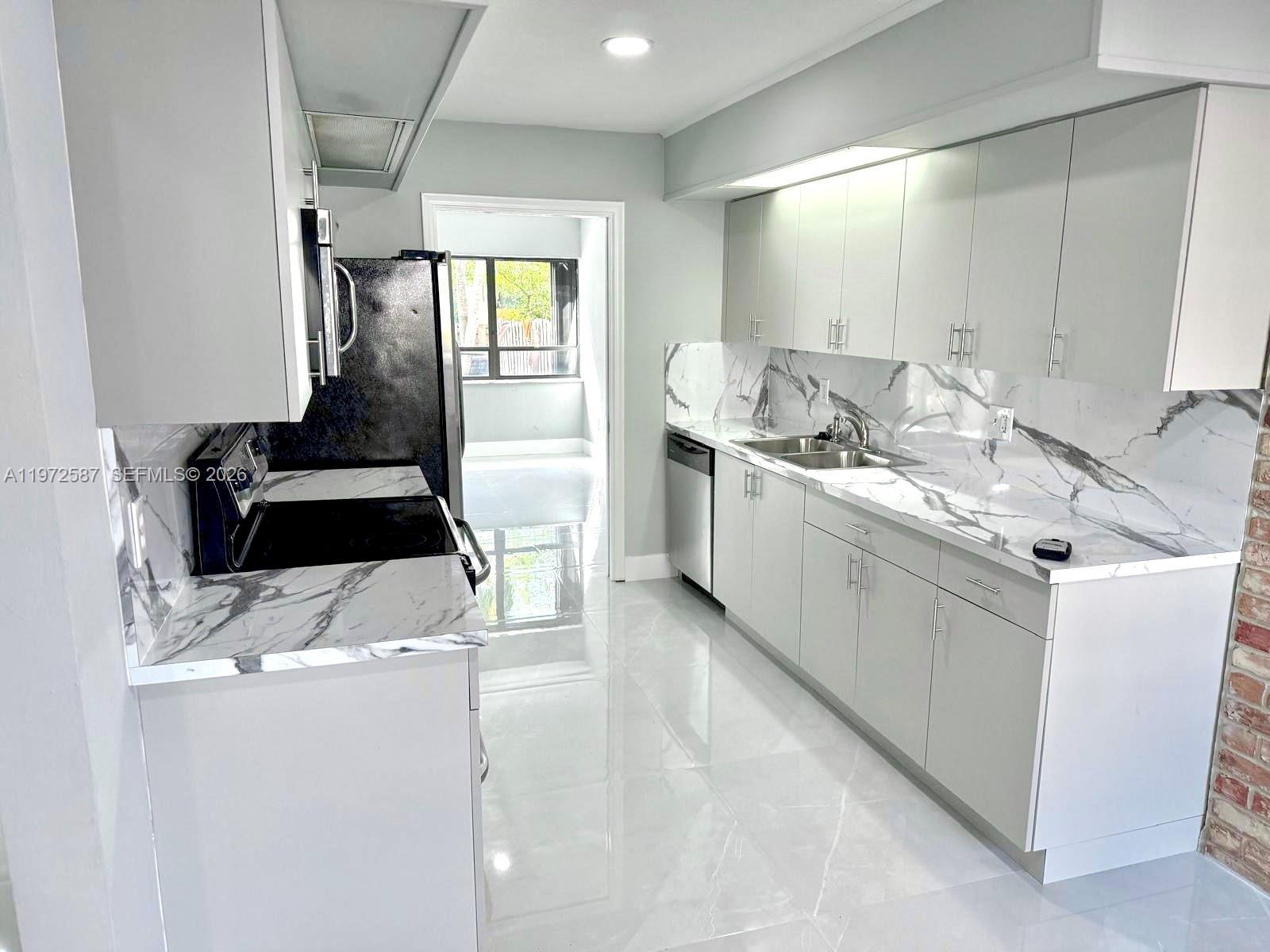 2700 N 34th Ave # I, Hollywood FL 33021 photo 4