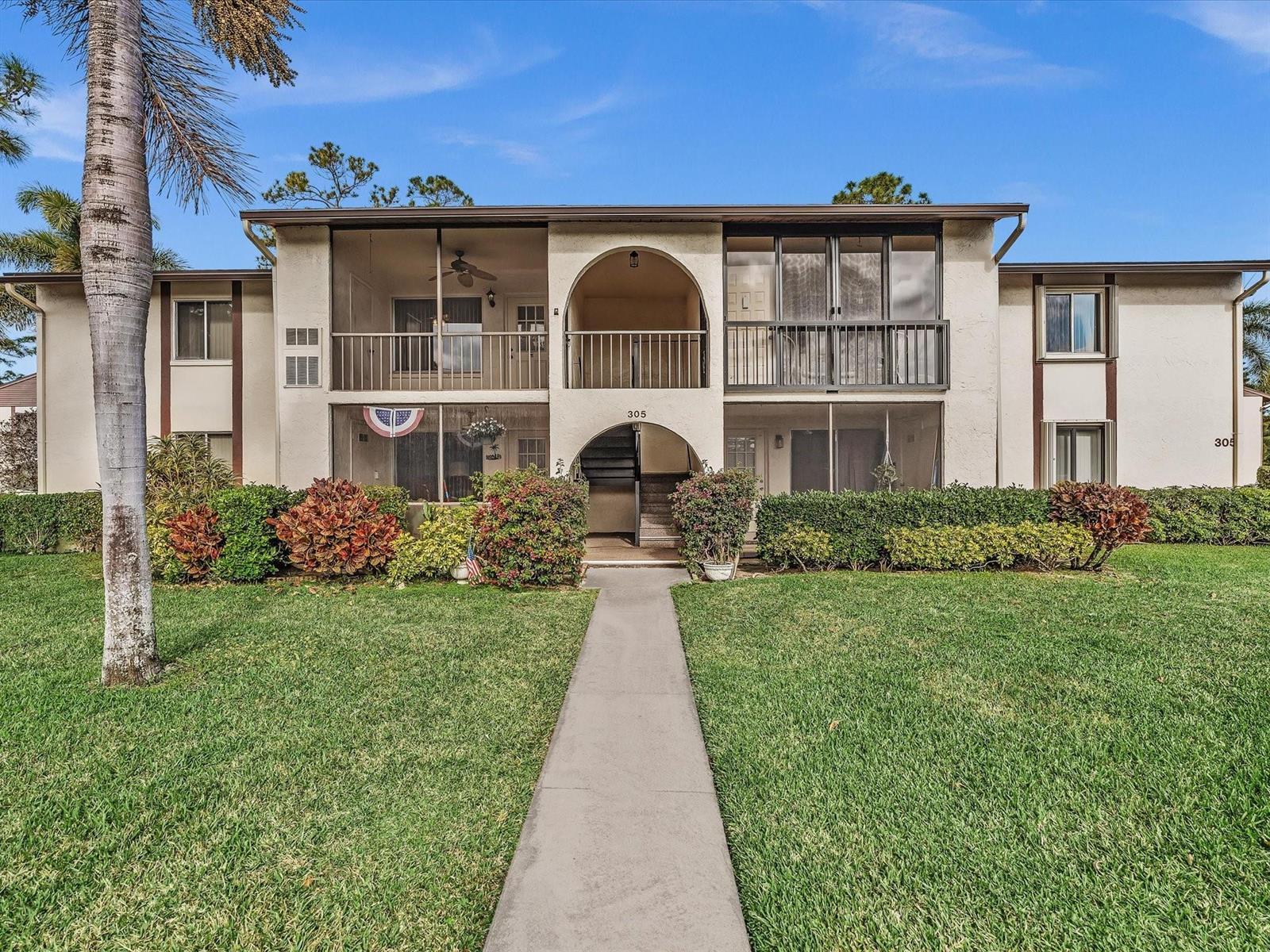305 Knotty Pine Circle # A2, FL 33463