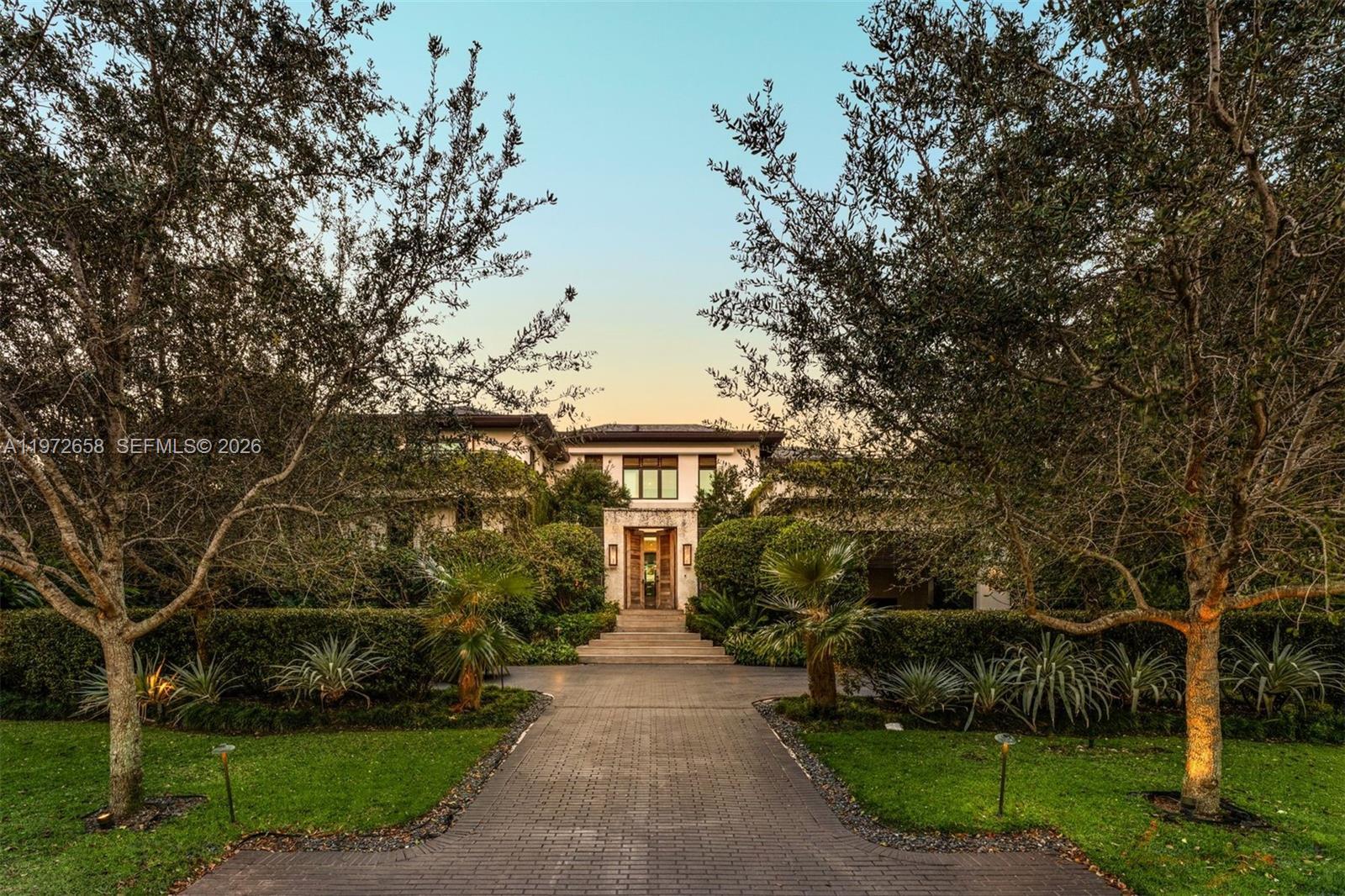 6850 Sunrise Ct, Coral Gables FL 33133